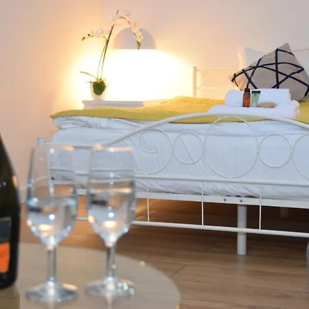 Be My Guest - Marszalkowska - Center Of Subway Wi-fi Apartman Varsó